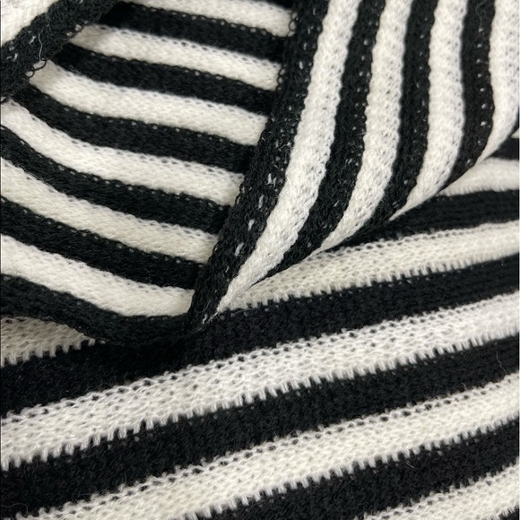 Striped Tassel Fringe Poncho Wrap Scarf - Picture 4 of 5